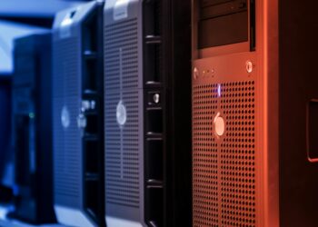 self-hosted vs hosted blog comparison