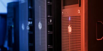 self-hosted vs hosted blog comparison