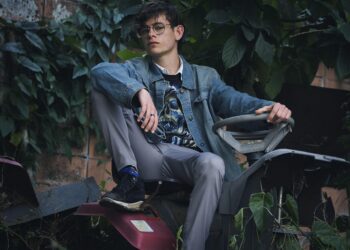 Streetwear Meets Formal: How to Blend Casual Trends with Dressy Occasions