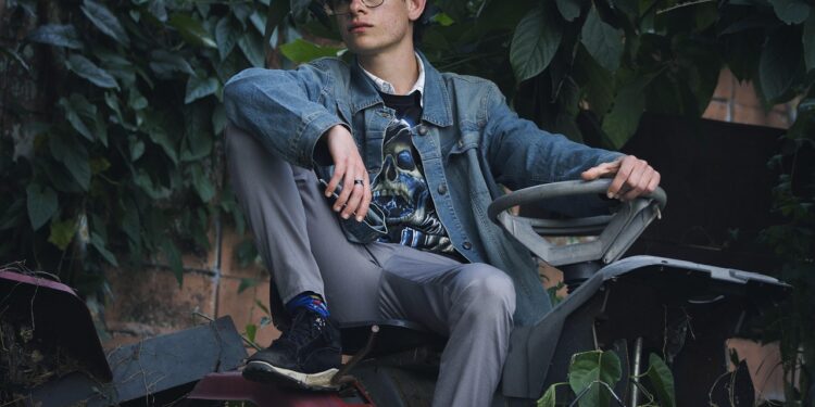 Streetwear Meets Formal: How to Blend Casual Trends with Dressy Occasions