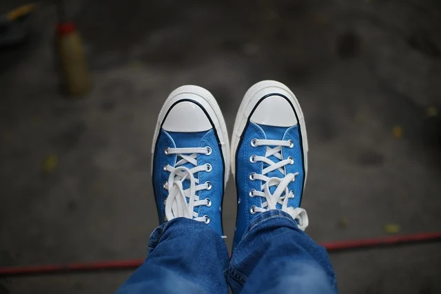 Styling the Levis 550: outfits and footwear pairings
