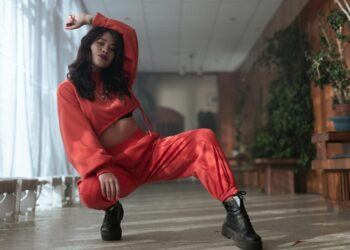 stylish athleisure outfits 2026