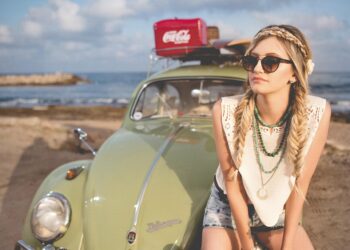Vintage Fashion Revival: Finding Gems for Street Style & Beyond