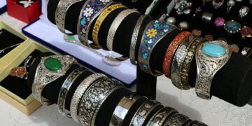 vintage jewelry display