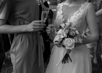 wedding guest outfit accessories
