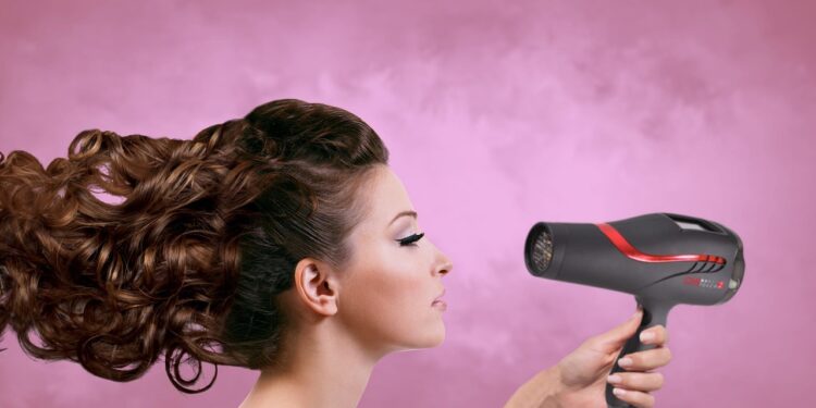 woman with heatless curls