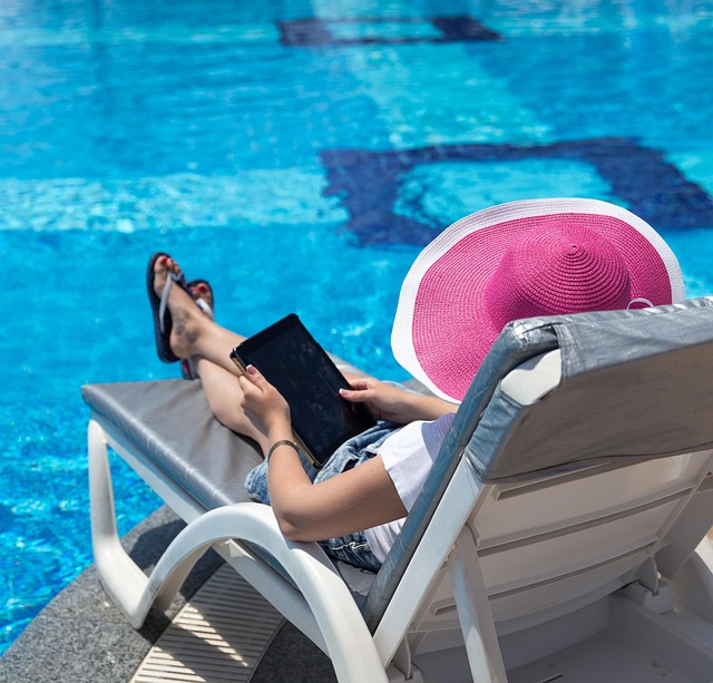 Woman lounging in a textured Tanming Knit Lounge Set