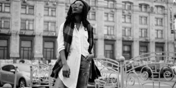 woman street style vintage jacket