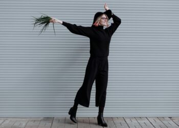 woman wearing black dress