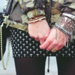 chic leather skirt outfit