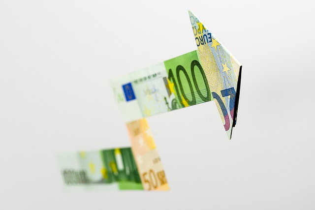 Comparison chart of bank fees for online business accounts.