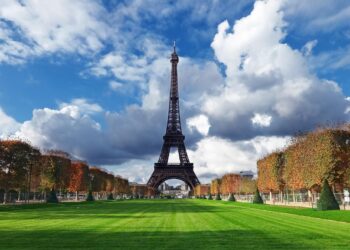 Emily in Paris cast 2026