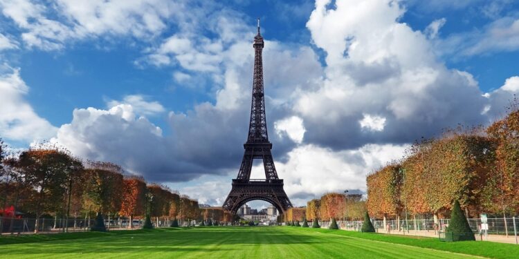 Emily in Paris cast 2026