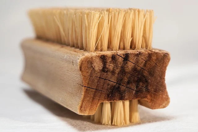 How to clean sneakers: A wooden cleaning brush with natural bristles