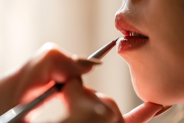 Infographic showing a timeline of lip filler longevity, from 0–12 months, with labels for 'initial results', 'slight fading', and 'need for touch-up'.