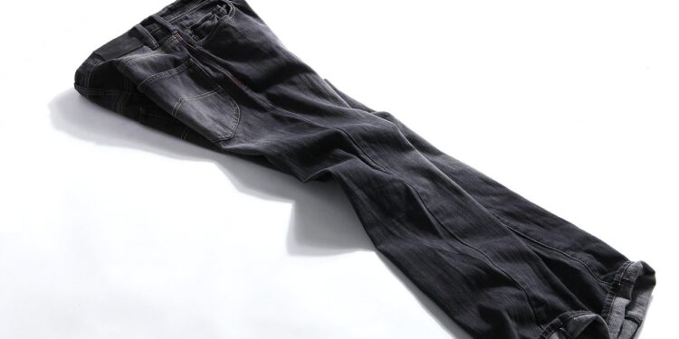 modern low rise jeans outfit