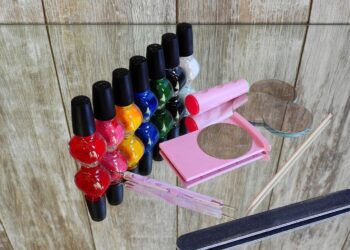red nail art designs