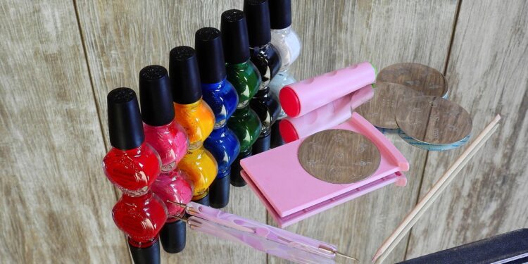 red nail art designs