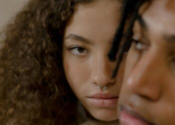 Septum Piercing: Your 2026 Guide to Styles, Healing & Pain