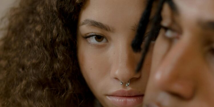 Septum Piercing: Your 2026 Guide to Styles, Healing & Pain