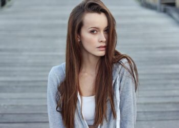 sleek straight hair fashion