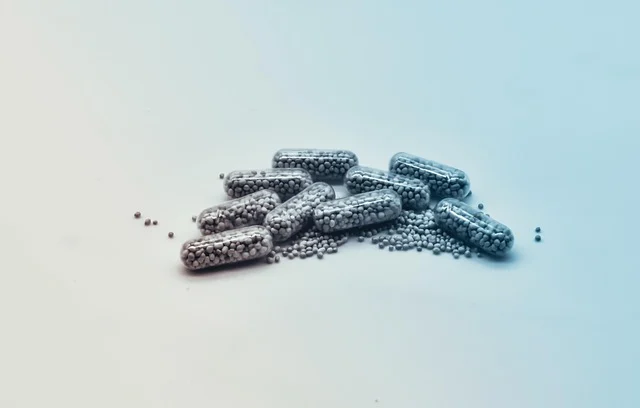 Transparent medication capsules filled with granules