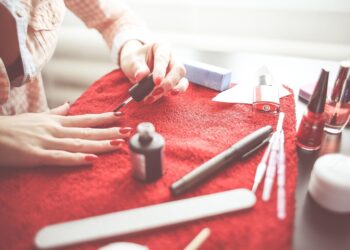 woman getting styled online