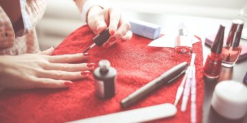 woman getting styled online