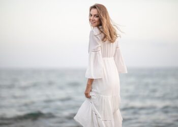woman wearing stylish mango outfit