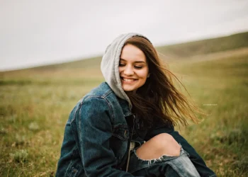 woman wearing pink hoodie