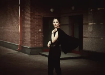 Women’s Wide-Leg Trousers: Your Style Guide