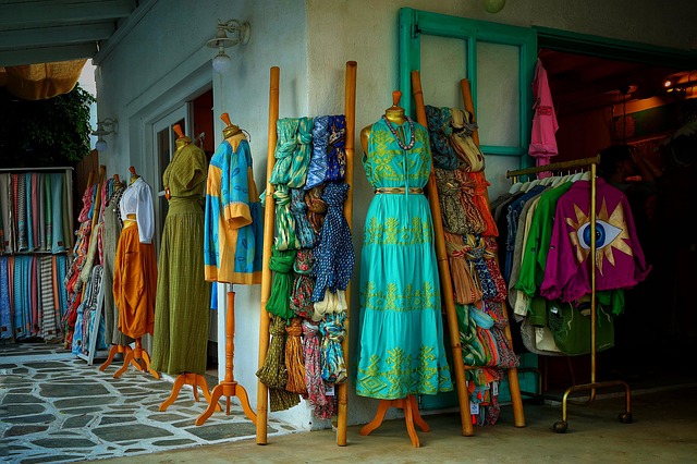 How to Keep Up with Fashion Trends: An Expert’s Guide