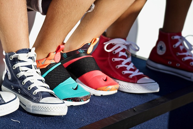How to style loose lacing for streetwear