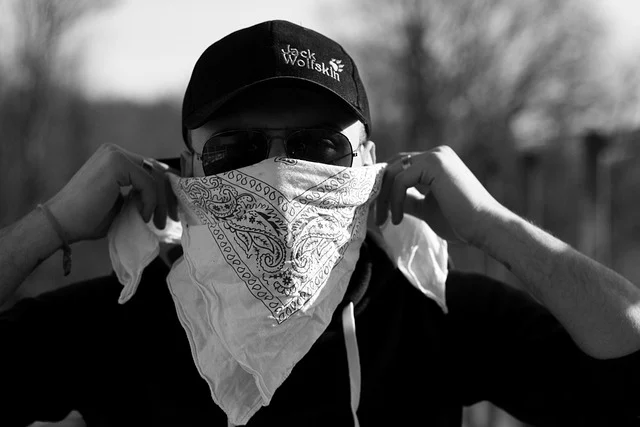 Person wearing a bandana as a stylish neckerchief with a casual jacket and jeans